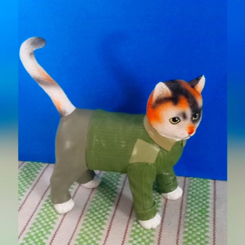 Retro ceramic cat